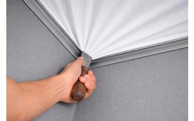 КАК ЗАПРАВИТЬ УГОЛ НАТЯЖНОГО ПОТОЛКА